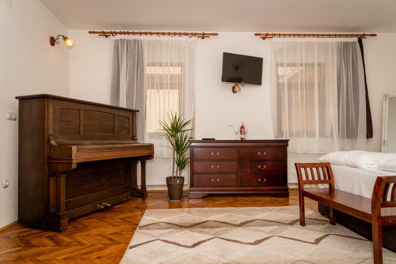 Musik Apartments Old Town Сибиу Экстерьер фото