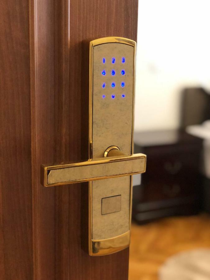 Musik Apartments Old Town Сибиу Экстерьер фото