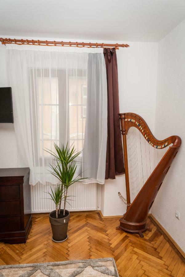 Musik Apartments Old Town Сибиу Экстерьер фото