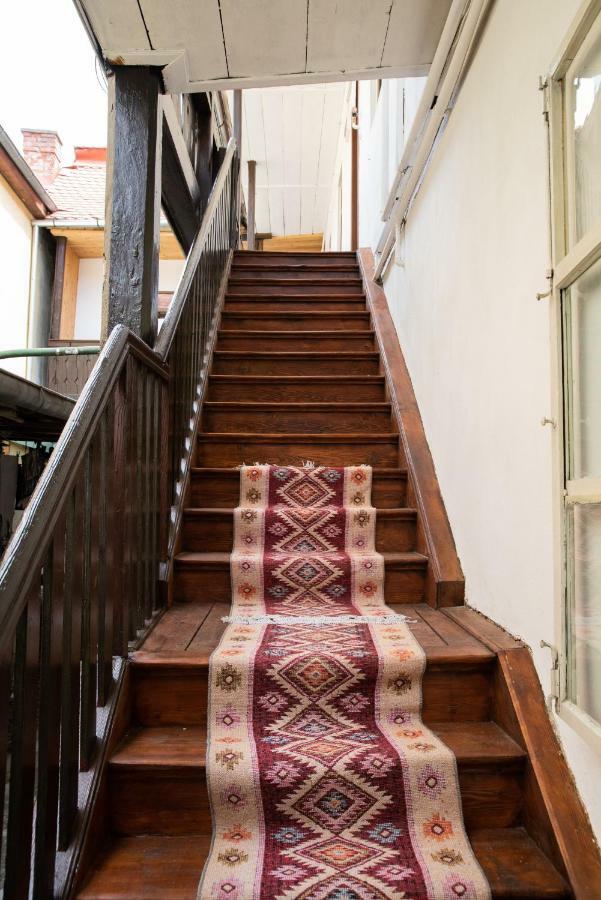 Musik Apartments Old Town Сибиу Экстерьер фото
