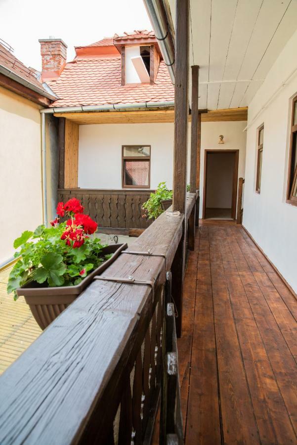 Musik Apartments Old Town Сибиу Экстерьер фото