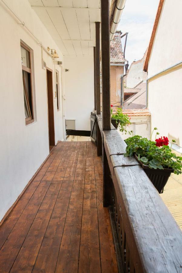 Musik Apartments Old Town Сибиу Экстерьер фото