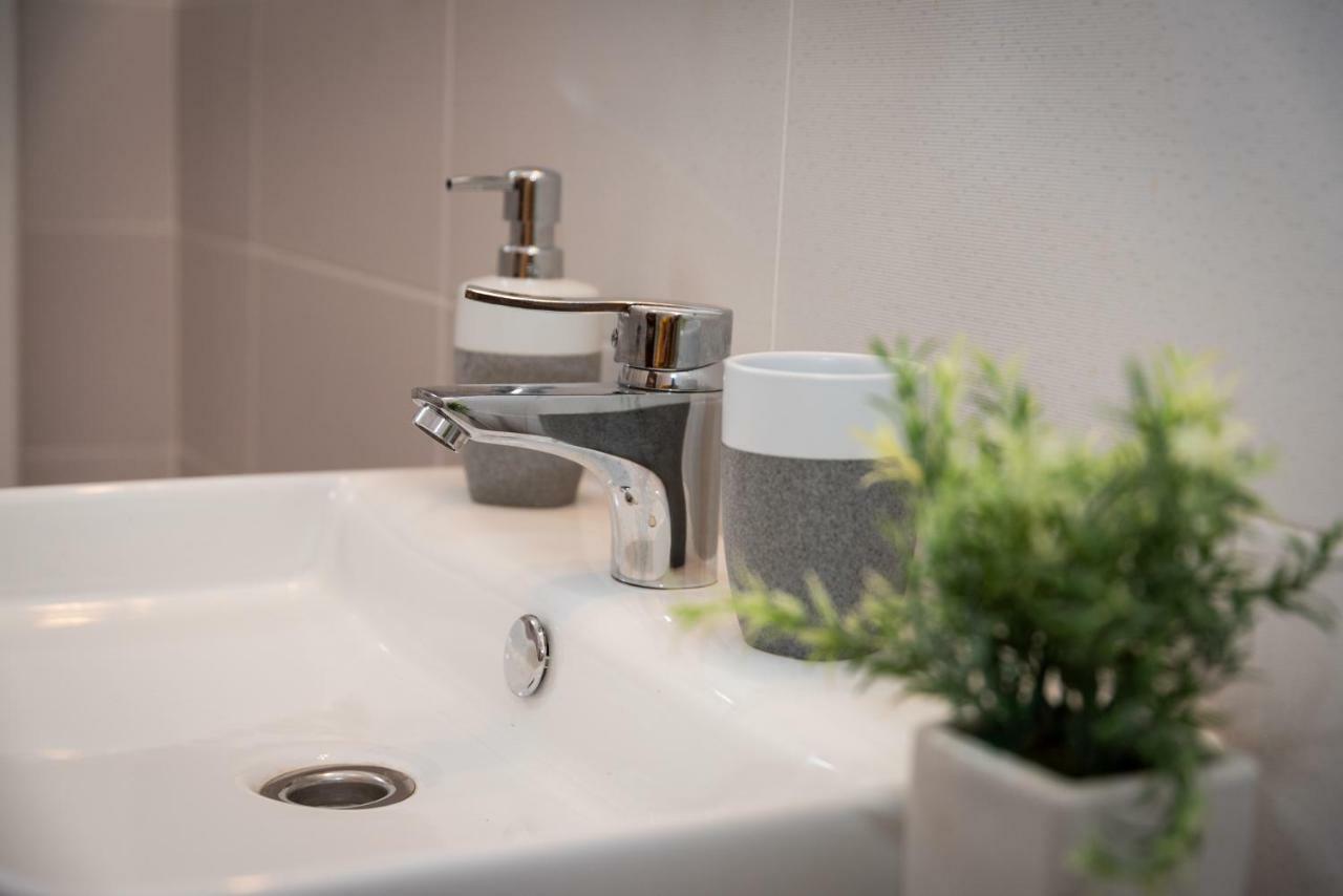 Musik Apartments Old Town Сибиу Экстерьер фото